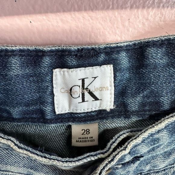 Calvin Klein distressed cut off jean shorts size 28 - Picture 4 of 5
